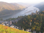 Postenturm + Steeger Tor + Liebesturm + Burg Stahleck + ... aus Blickrichtung Weinberge über der Stadt : zum Vergrößern der Ansicht hier klicken