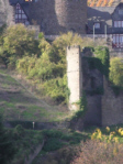 Halbrundturm aus Blickrichtung Campingplatz am Rhein : zum Vergrößern der Ansicht hier klicken