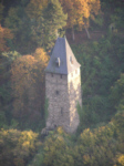 Liebesturm - aus Blickrichtung Weinberge oberhalb der Stadt : zum Vergrößern der Ansicht hier klicken